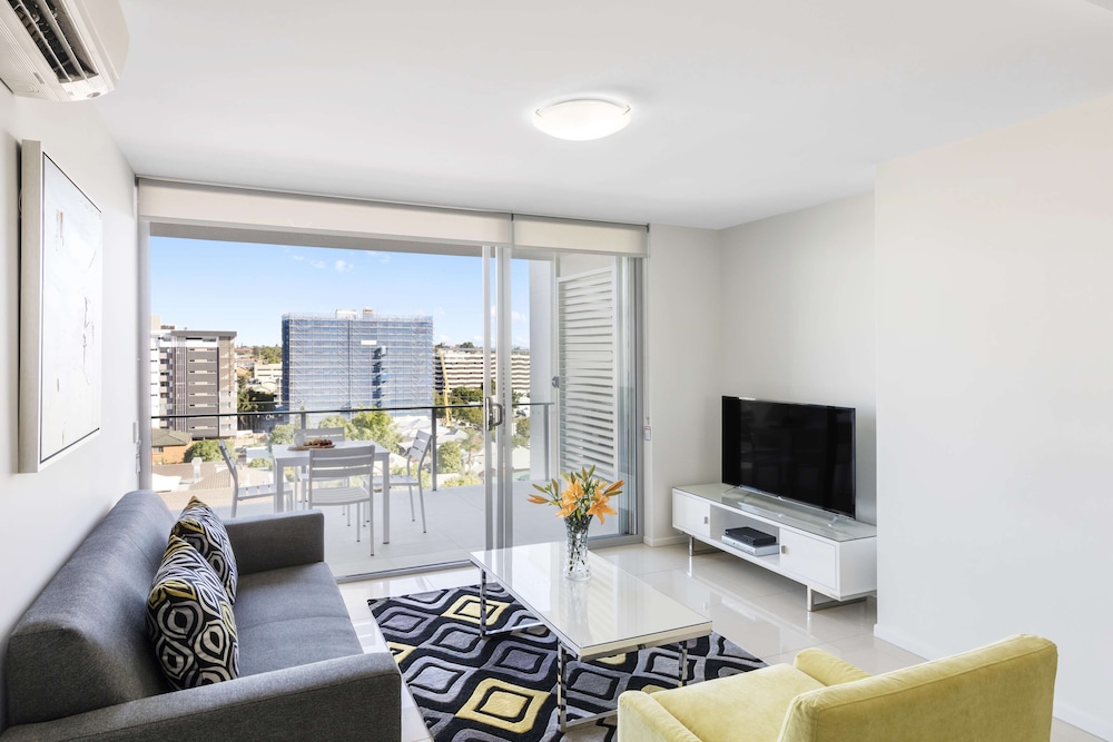 Oaks Brisbane Woolloongabba Suites 35/73
