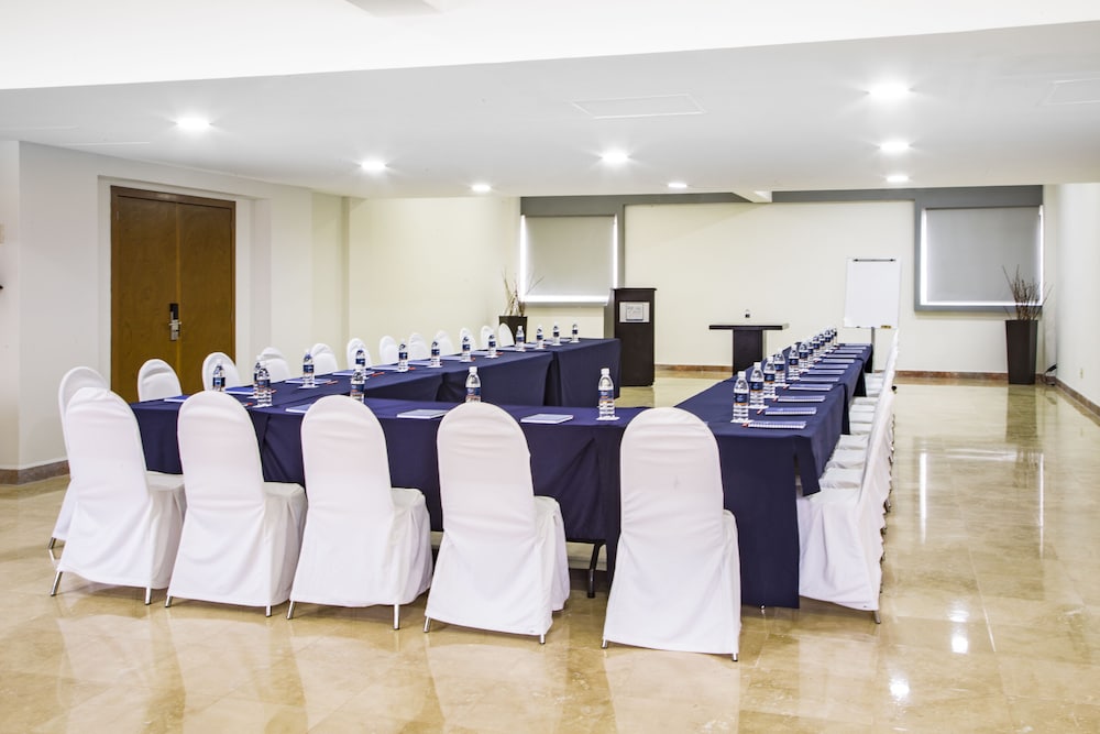 Imperio de Angeles Executive Leon Poliforum 49/55
