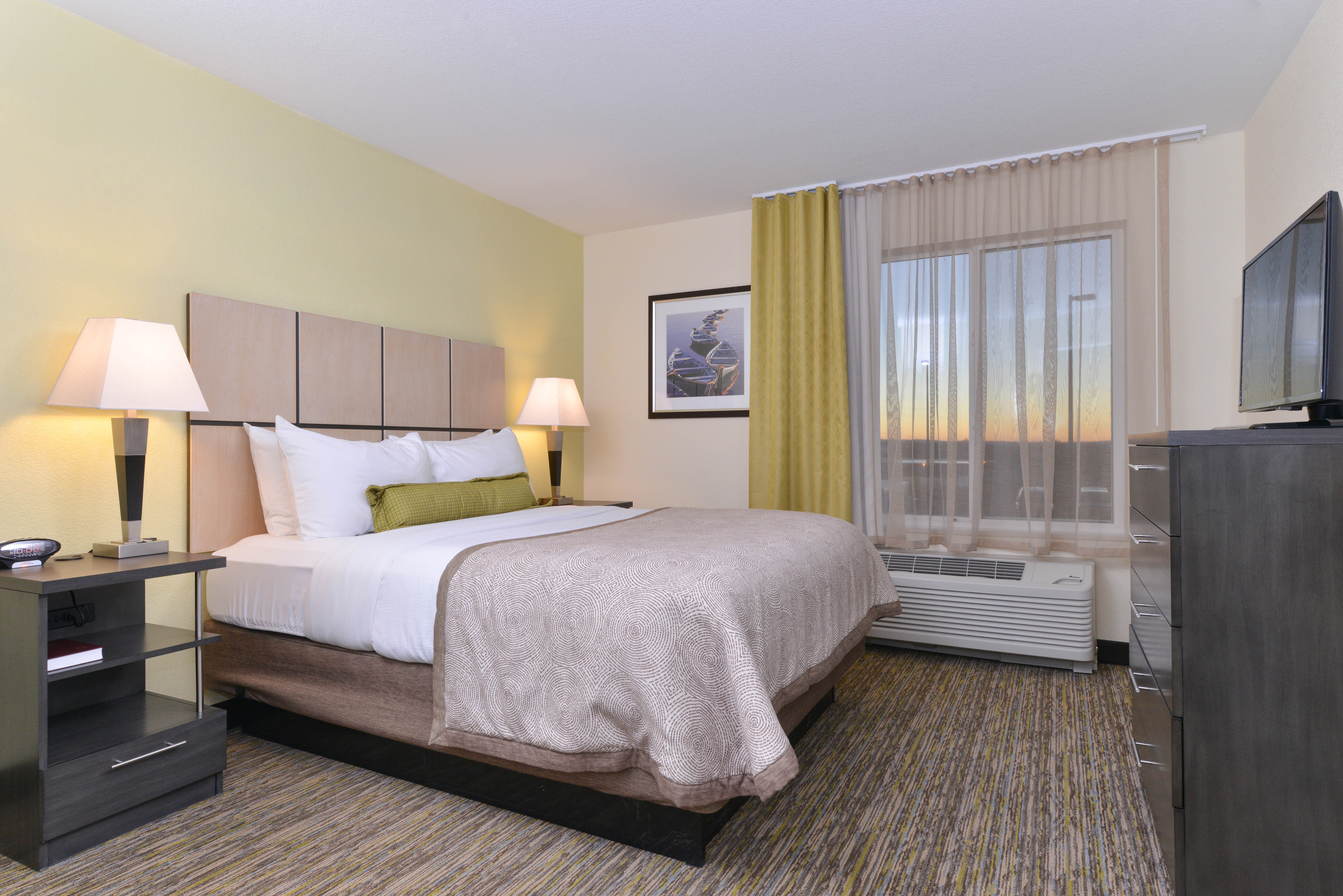 جناح بسرير كوين بغرفة نوم واحدة، Candlewood Suites Casper 2/4