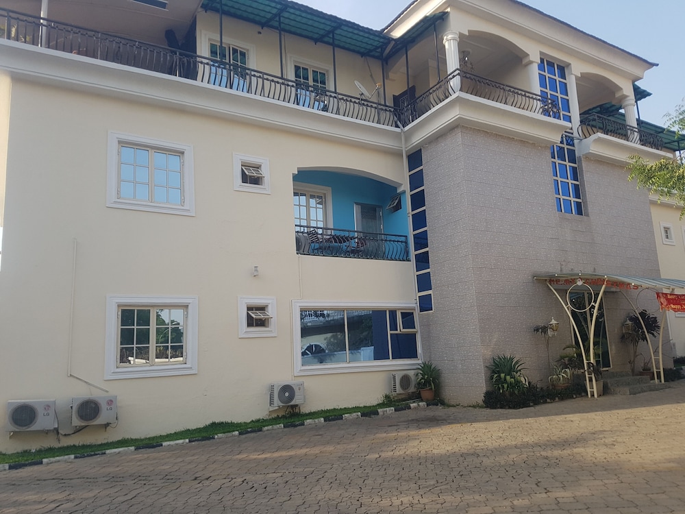 Zeina Suites Abuja 39/47