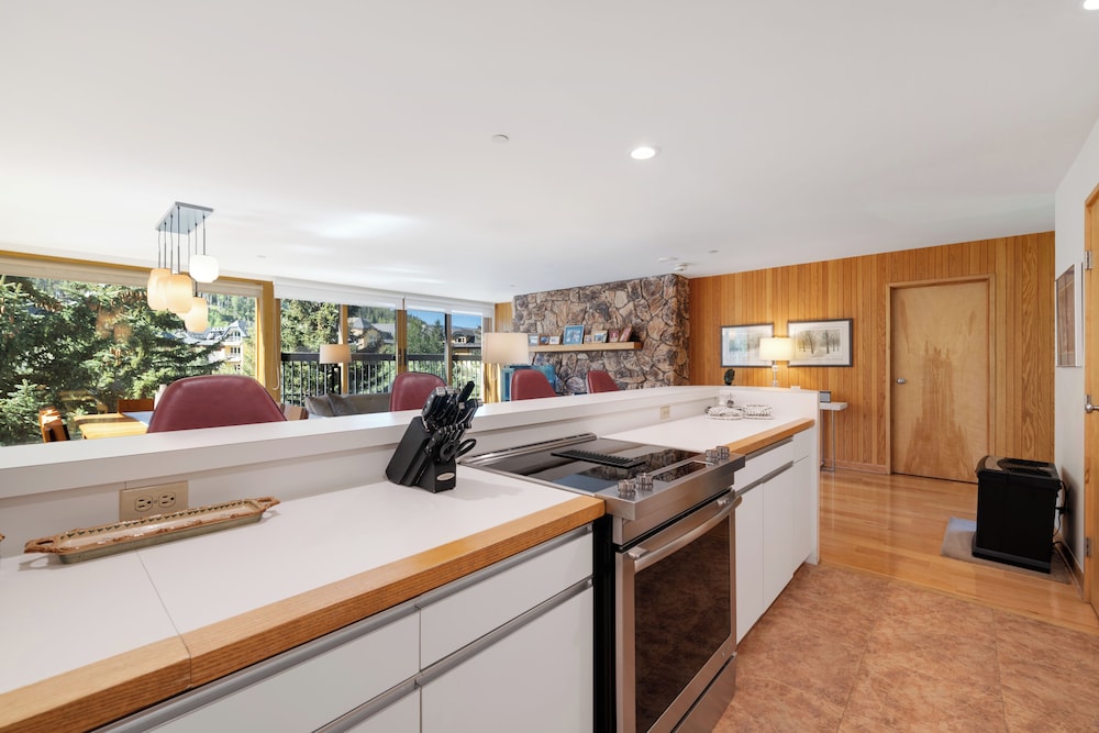 The Vail Spa Condominiums 7/76