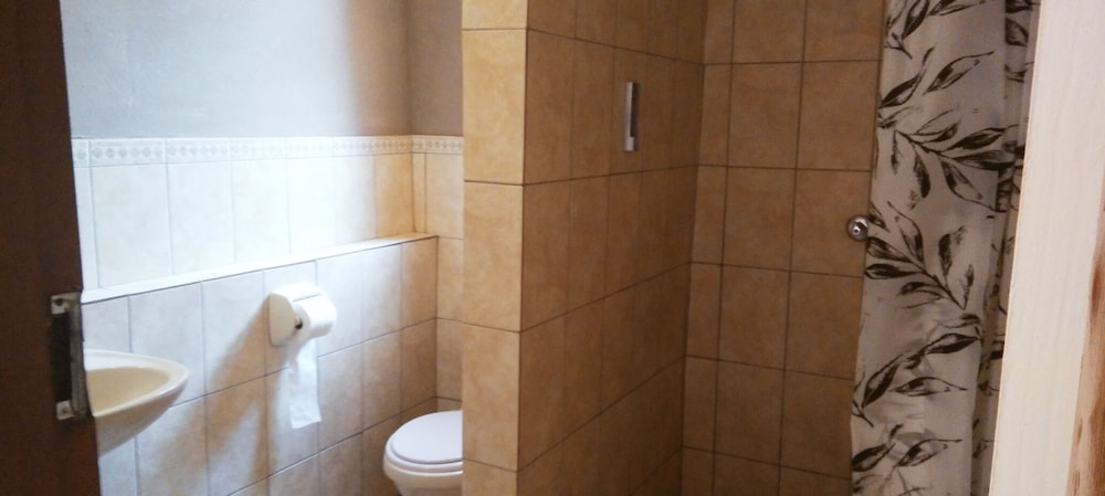 Valley View Guest House 44/46