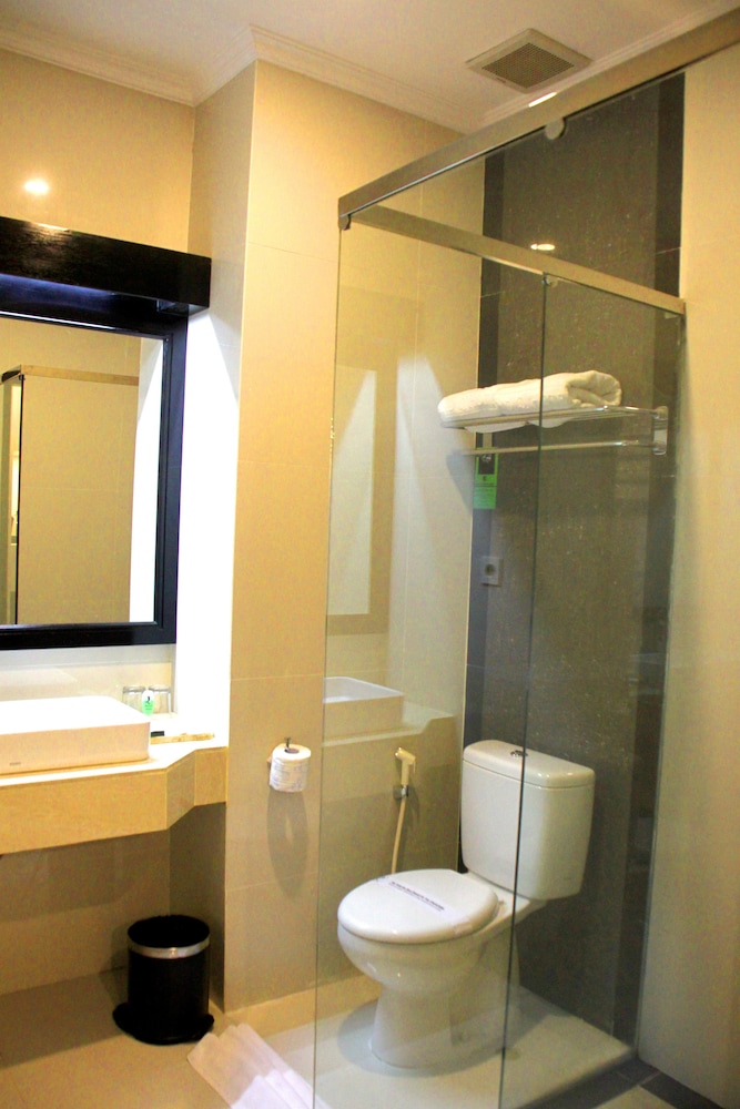 Grand Q Hotel Gorontalo 8/46