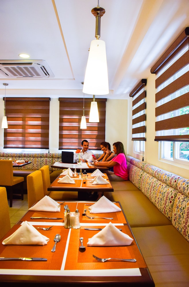 Gardenia Inn Hotel 55/67
