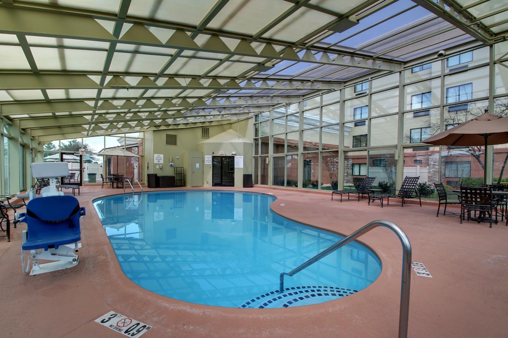 Holiday Inn Express Fort Campbell-Oak Grove 7/48