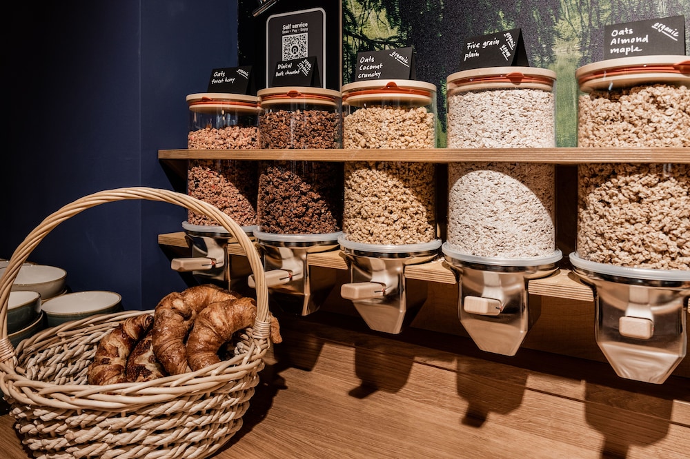 Capsule Hotel - Alpine Garden Zurich Airport 11/37