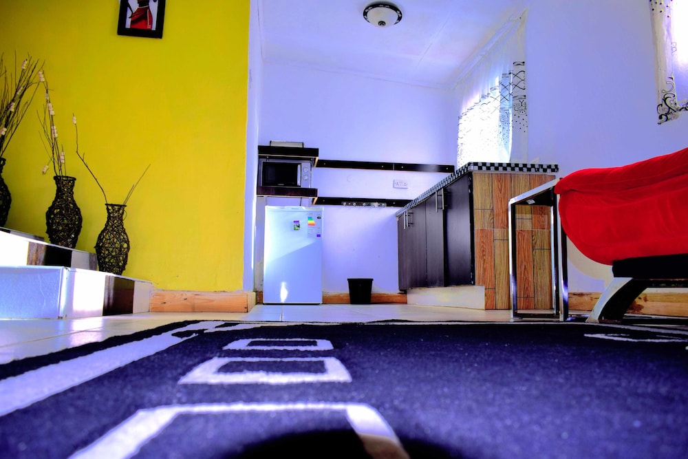 Spendwise Lodge And Apartments 34/50