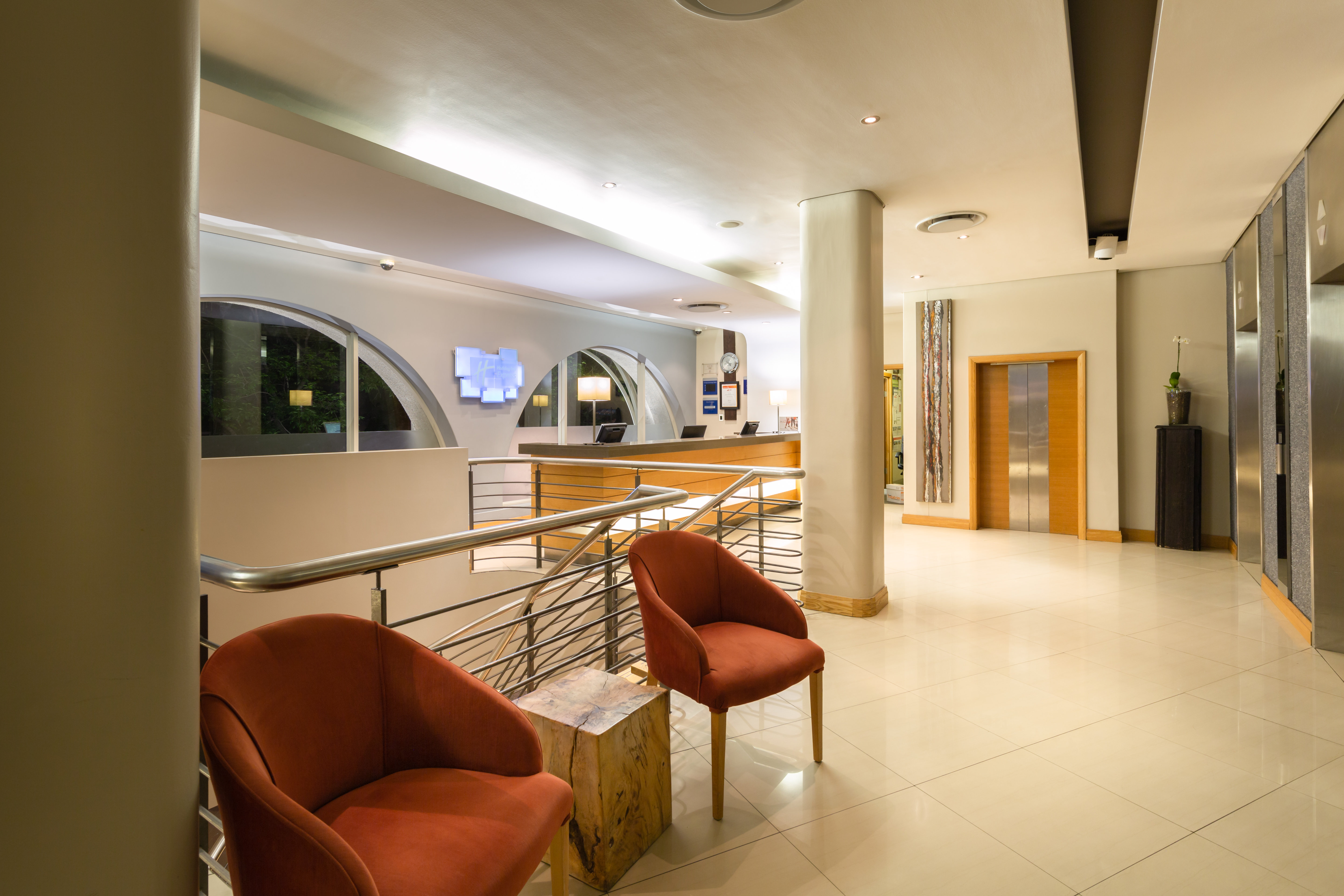 HOLIDAY INN EXPRESS CAPE TOWN CITY CENTRE 26/50