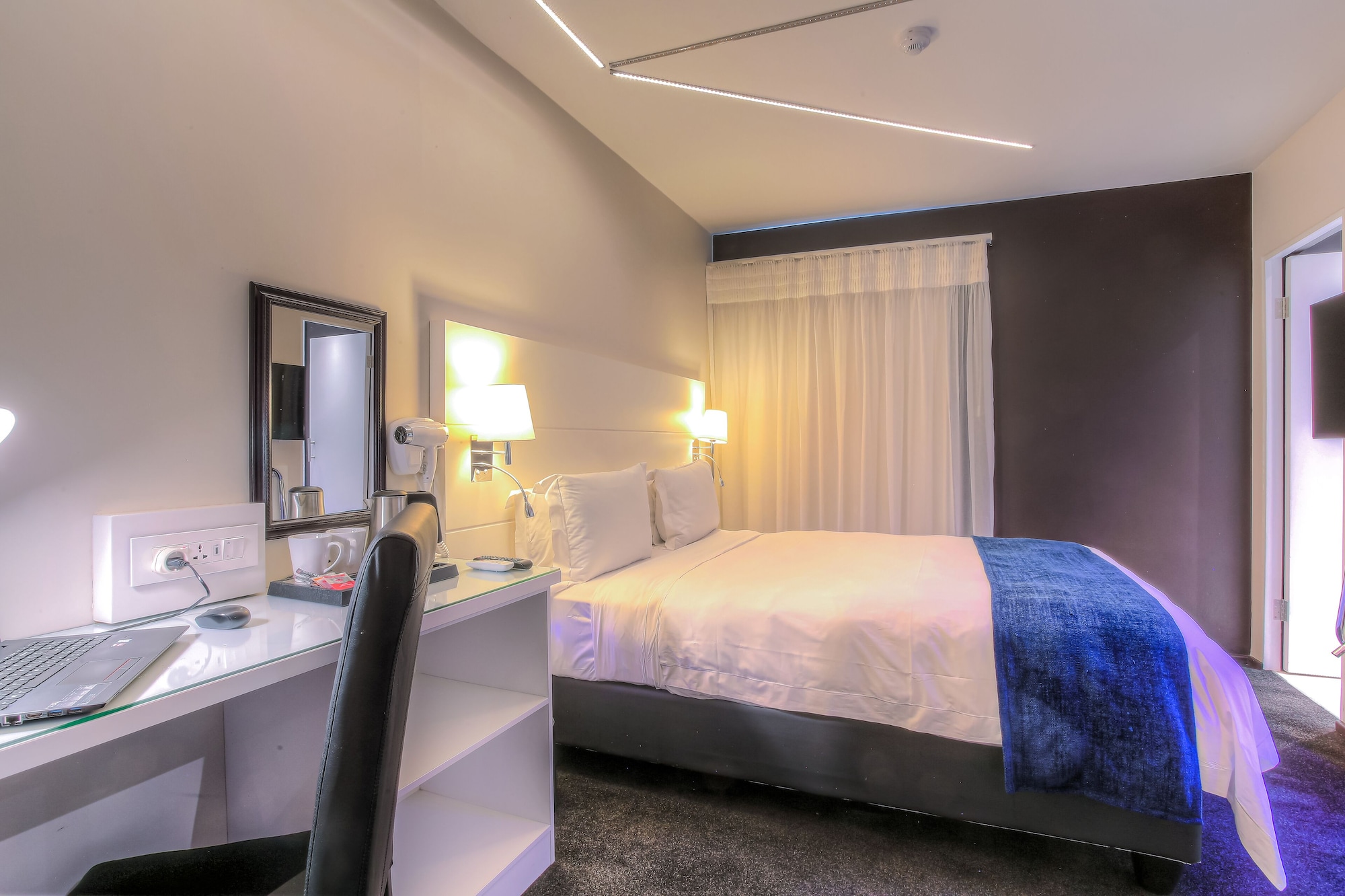 غرفة تنفيذية بسرير كوين، Onomo Johannesburg Sandton Hotel 5/10