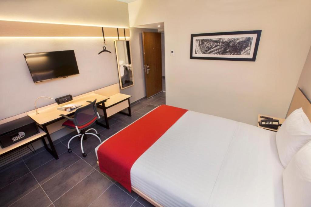 Guest Room, Superior, Queen Bed, Sofa