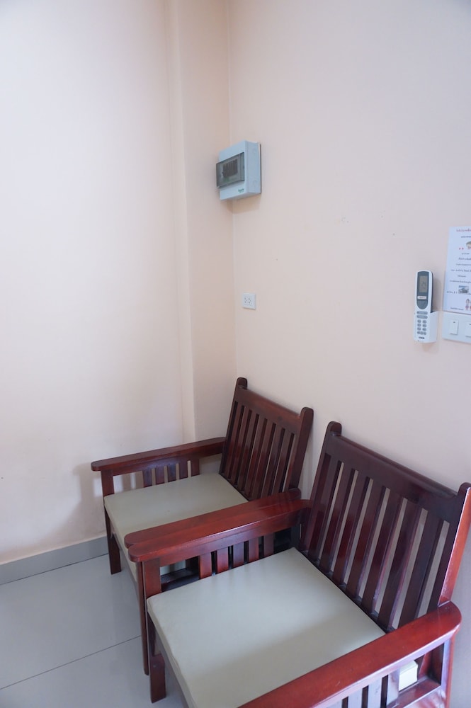 Jirasin Hotel & Apartment 17/24