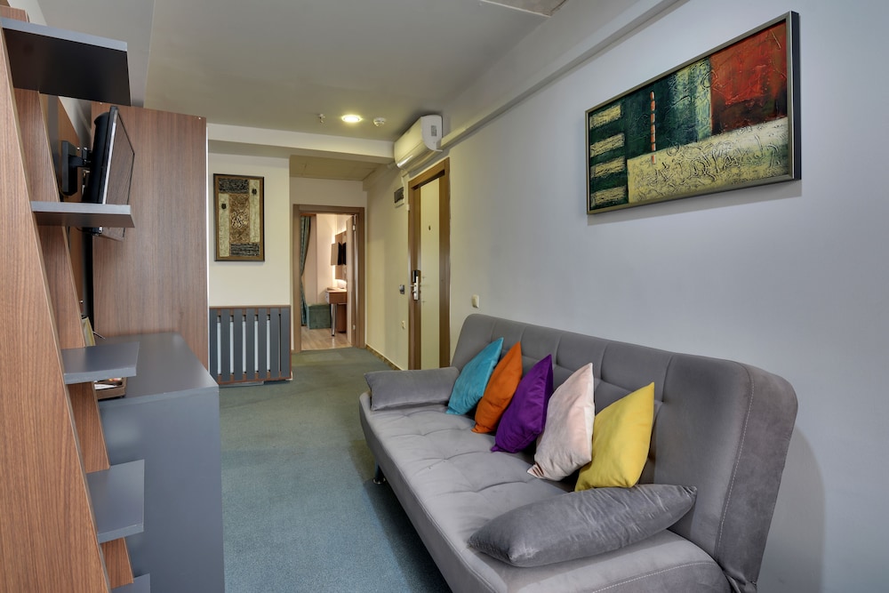 Castillo Luxury Rooms And Suites 21/38
