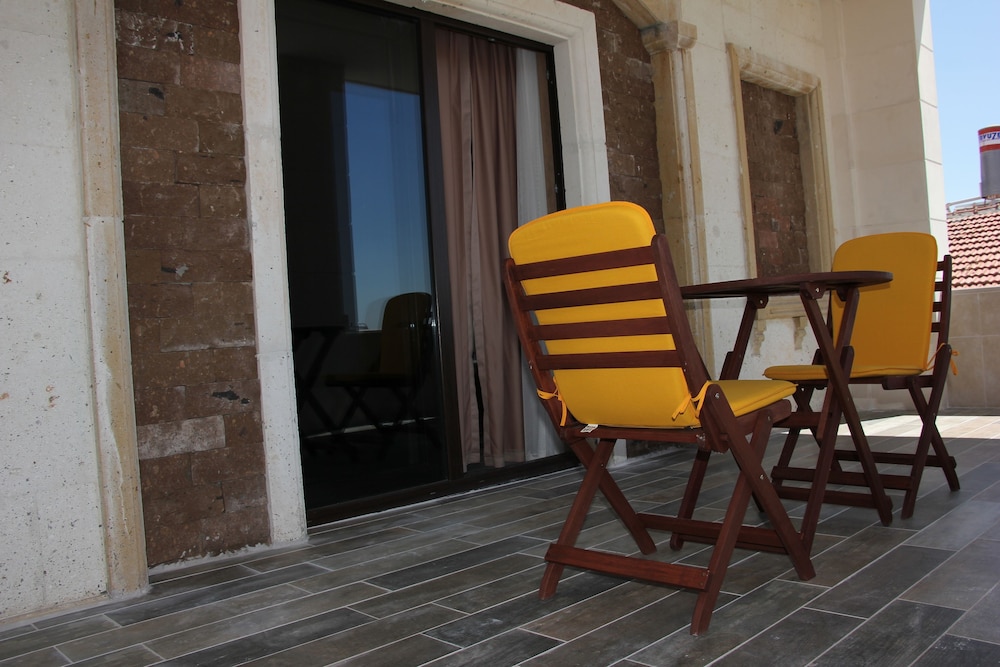 El Nazar Stone Suite 34/50