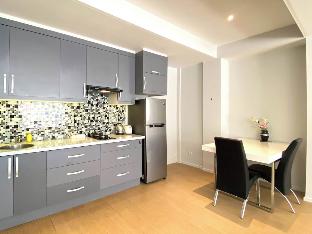 Coast Boutique Apartments 8/53