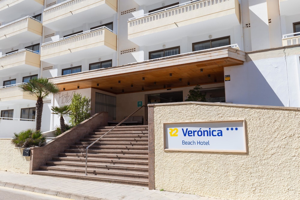 R2 Veronica Beach Hotel 3/48