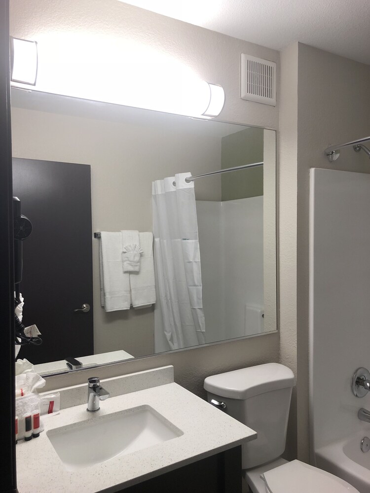 Baymont by Wyndham Phoenix I-10 near 51st Ave 18/55