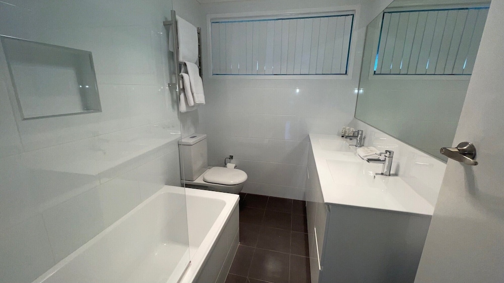 3 Bedrooms, House, King and Twin Beds, Queen Bed, Kitchen، Zig ZAG Motel & Apartments 2/2