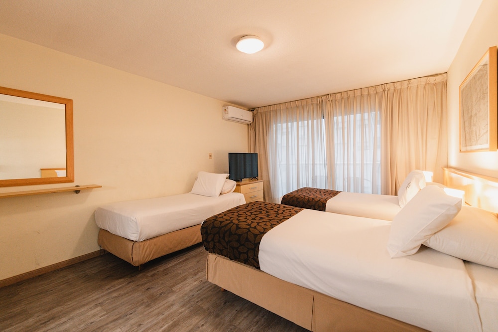 1 BEDROOM, STANDARD, TRIPLE, COURTYARD VIEW
