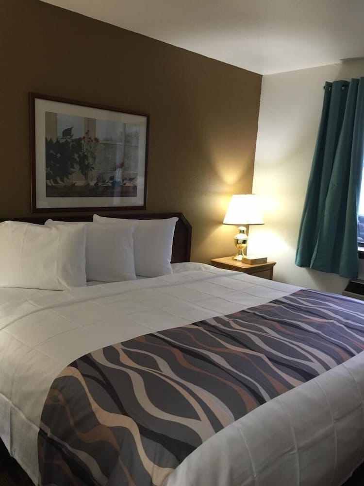 McGoverns Hotel and Suites 8/45