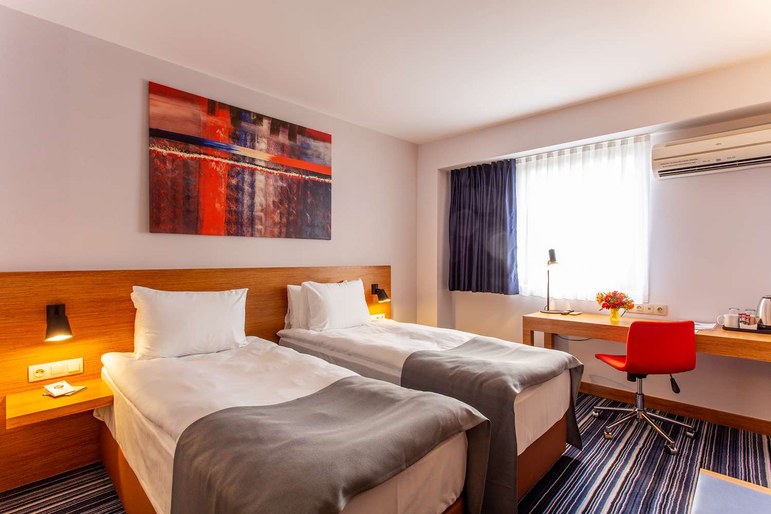 Super, Twin Beds