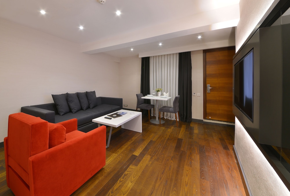 Nish Istanbul Suites 12/23