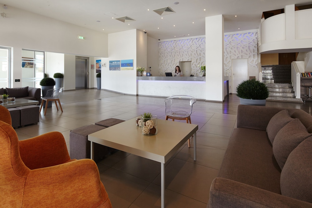 Melpo Antia Hotel & Suites 46/69