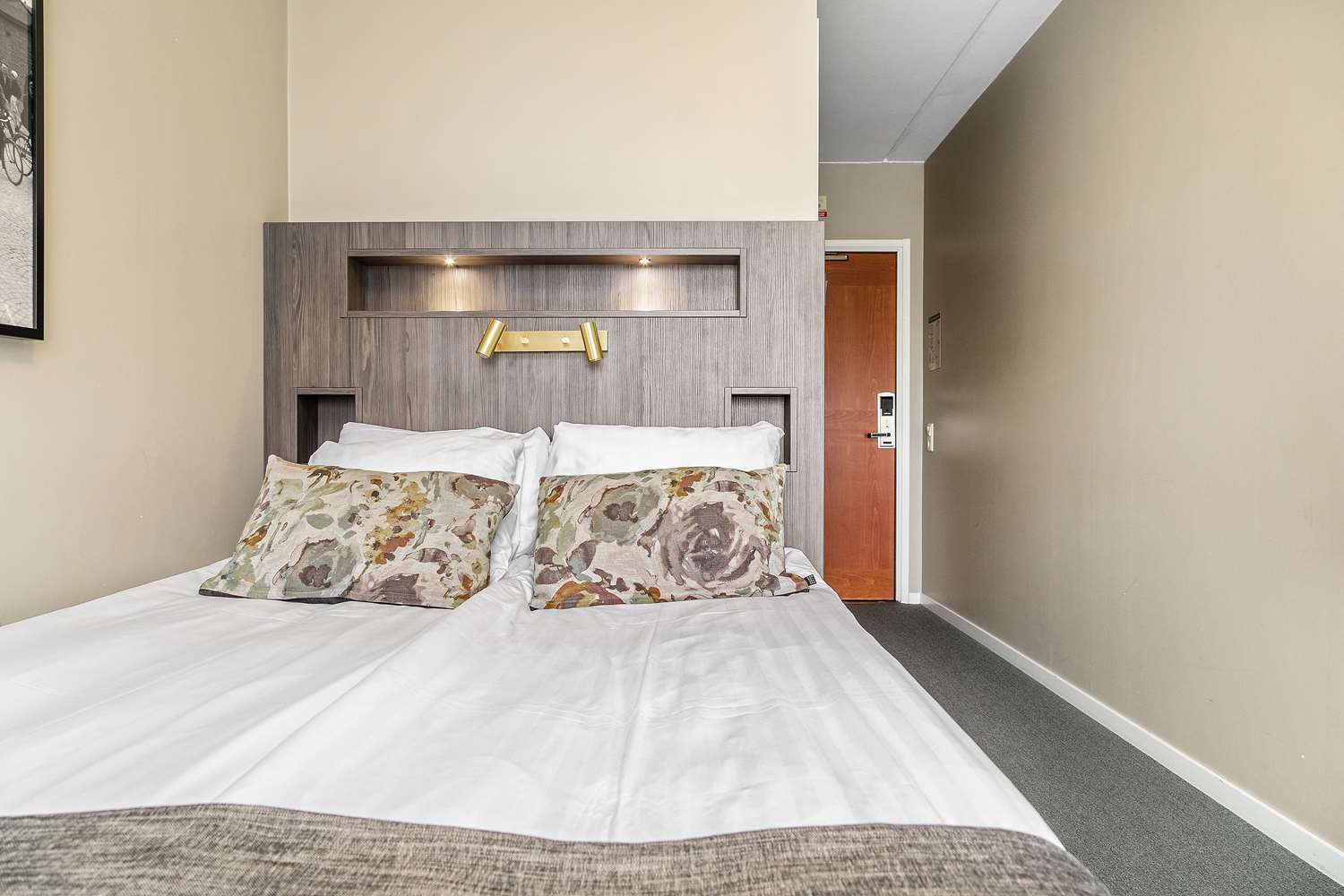 Room, Queen Bed, Small