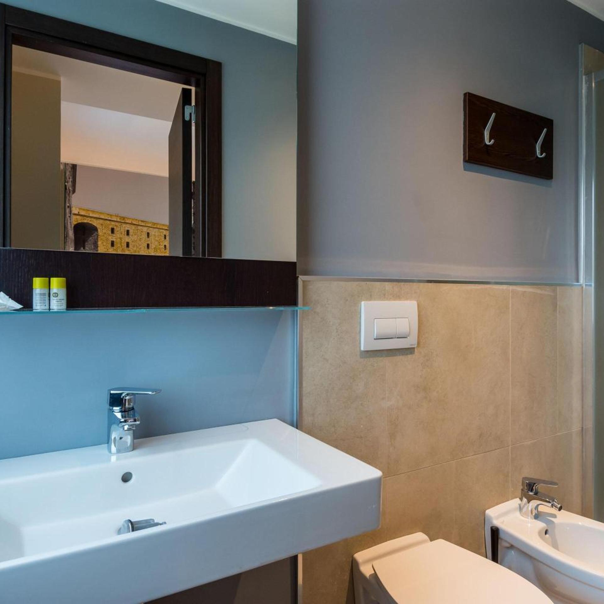 غرفة ثلاثية، B&B Hotel Savona 6/7