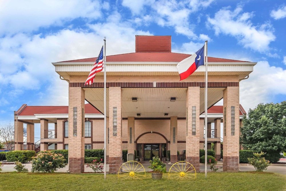 Days Inn By Wyndham Granbury 7/49