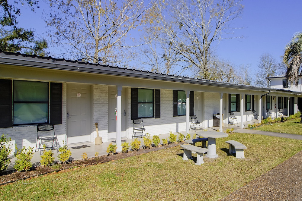 OYO Hotel Sulphur LA Hwy 90 West in SULPHUR - LA