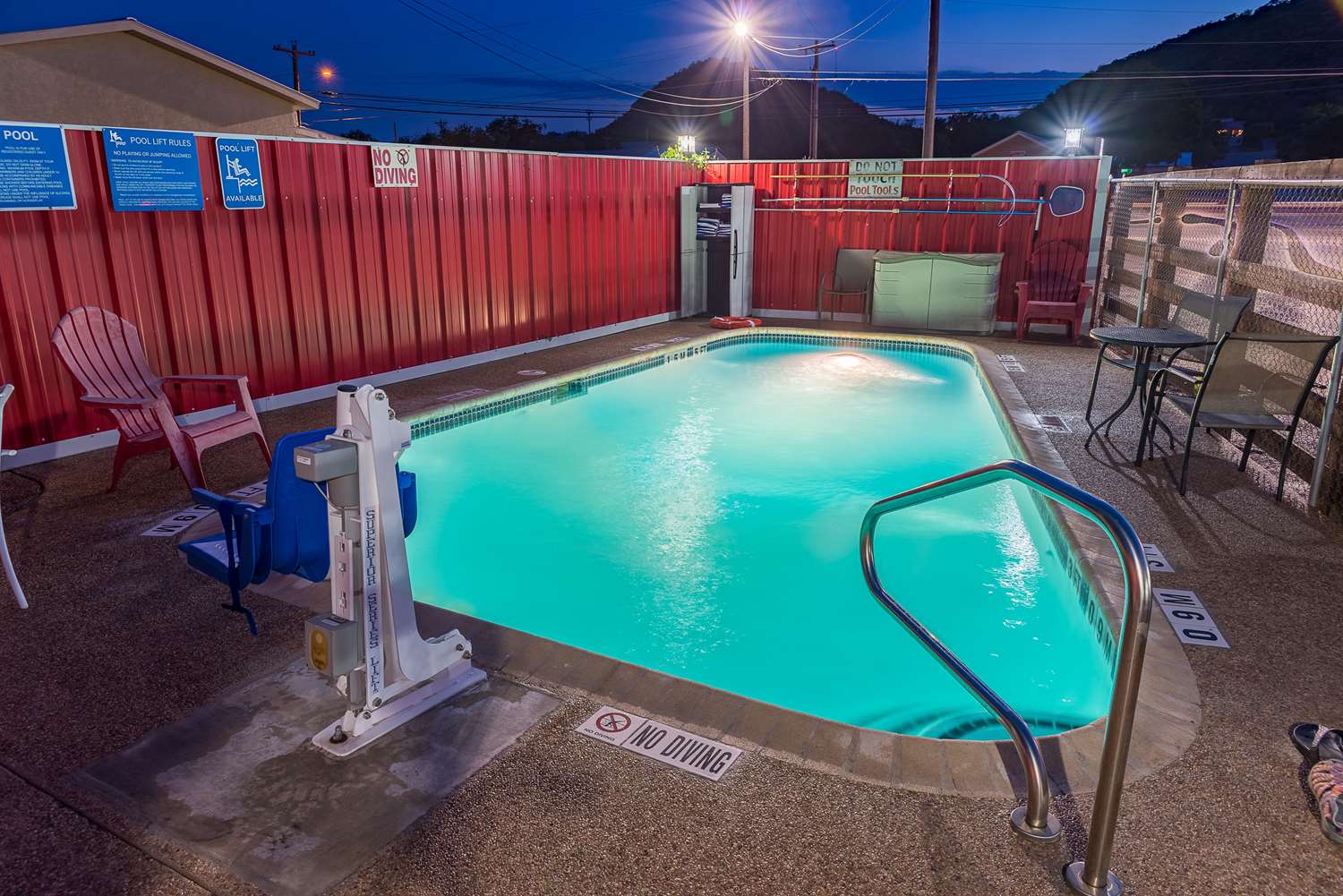 Americas Best Value Inn The Legends Inn 25/36