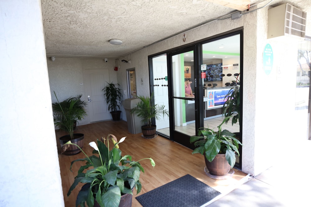 Studio6 Barstow, CA 9/35
