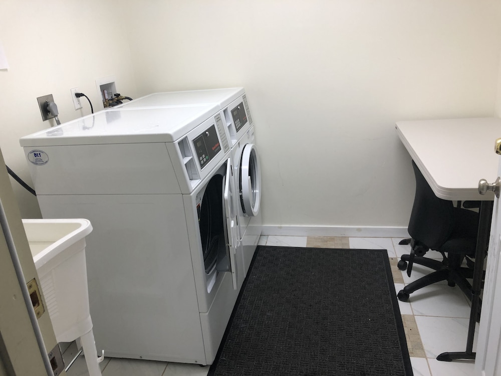 Lombard Plaza Motel 64/64