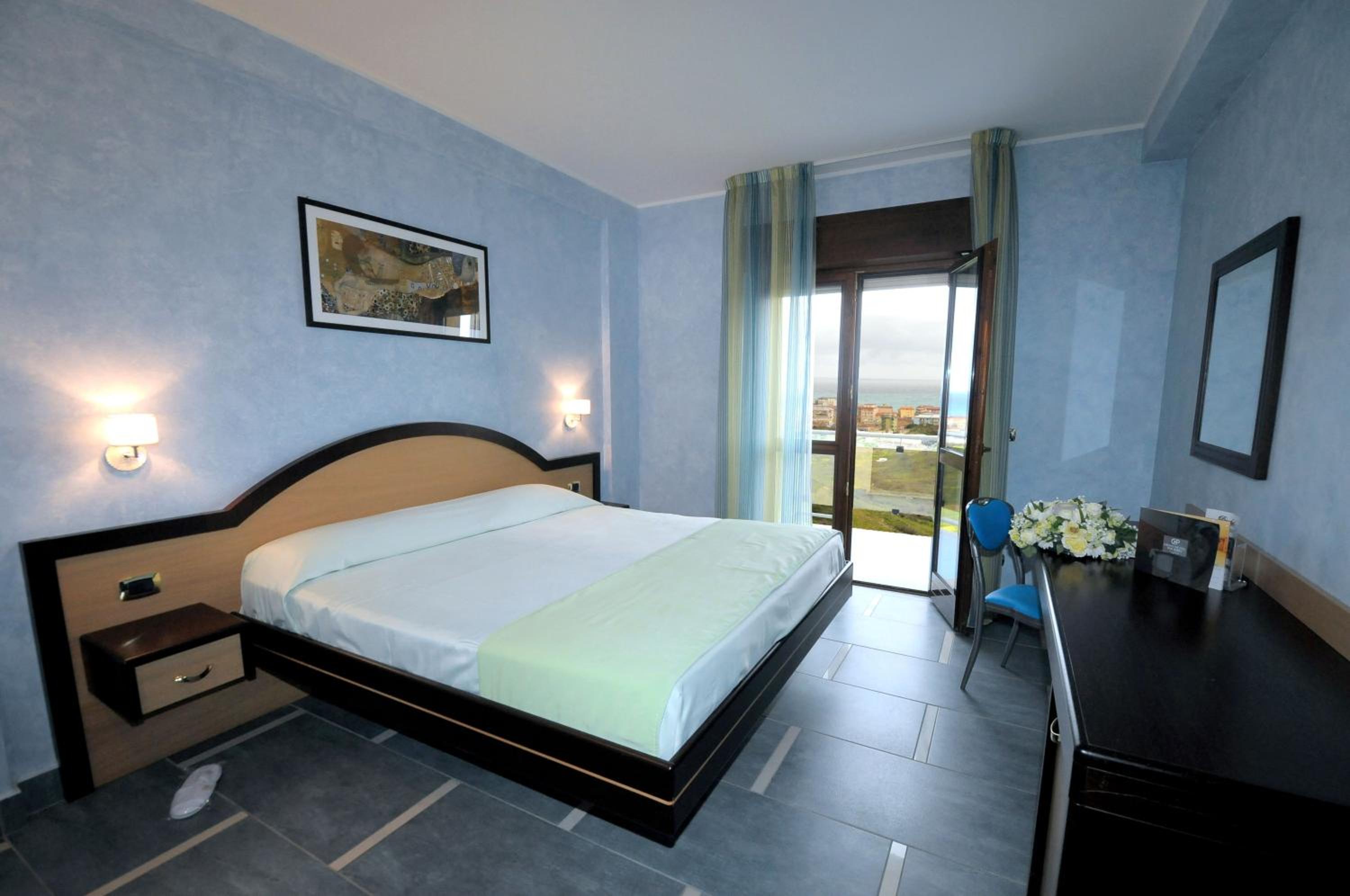 غرفة بسرير مزدوج بإطلالة على البحر، Grand Hotel Paradiso 4/10