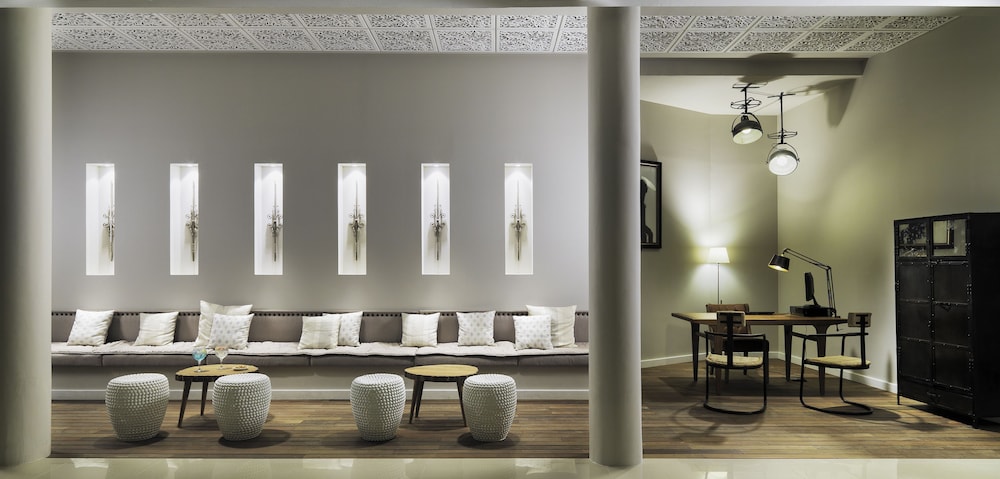 H10 White Suites - Adults Only 60/70