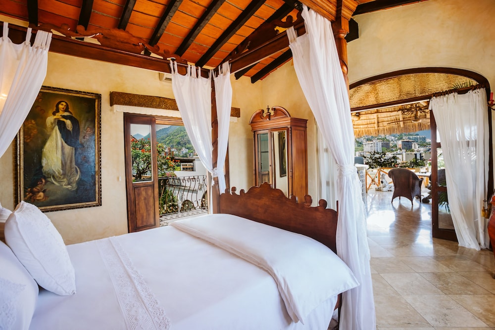 ROYAL, SUITE, QUEEN BED, BAY VIEW, TERRACE