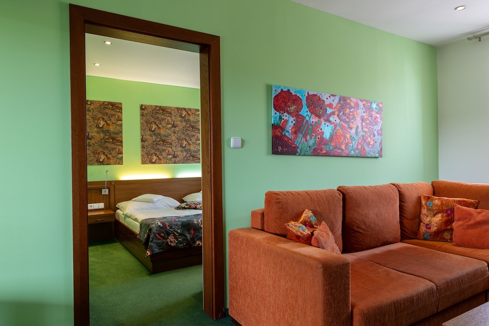 Max Inn Hotel 27/50
