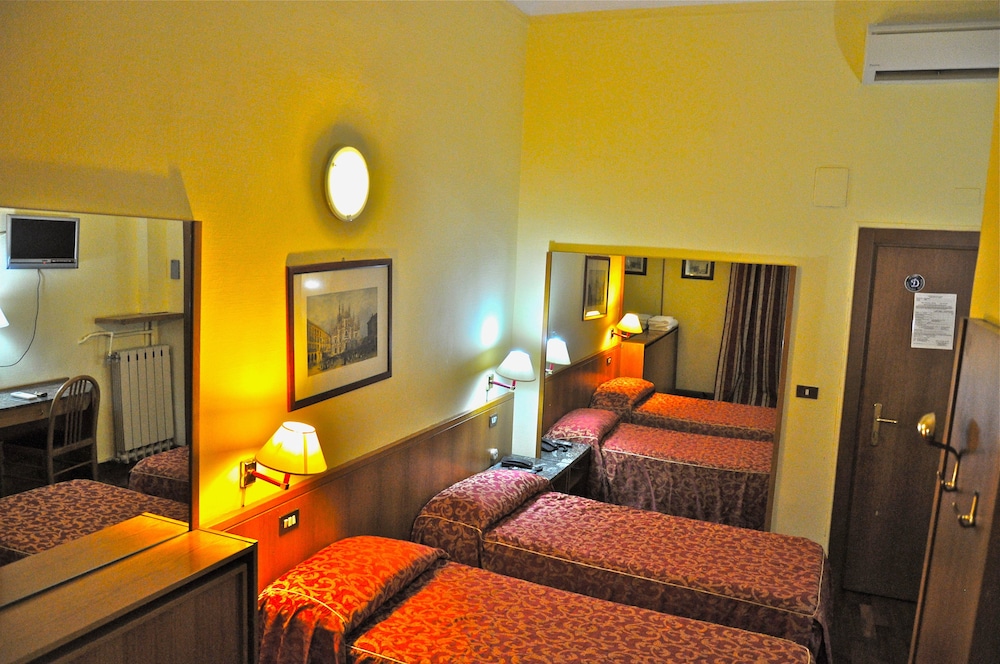 ROOM, TRIPLE