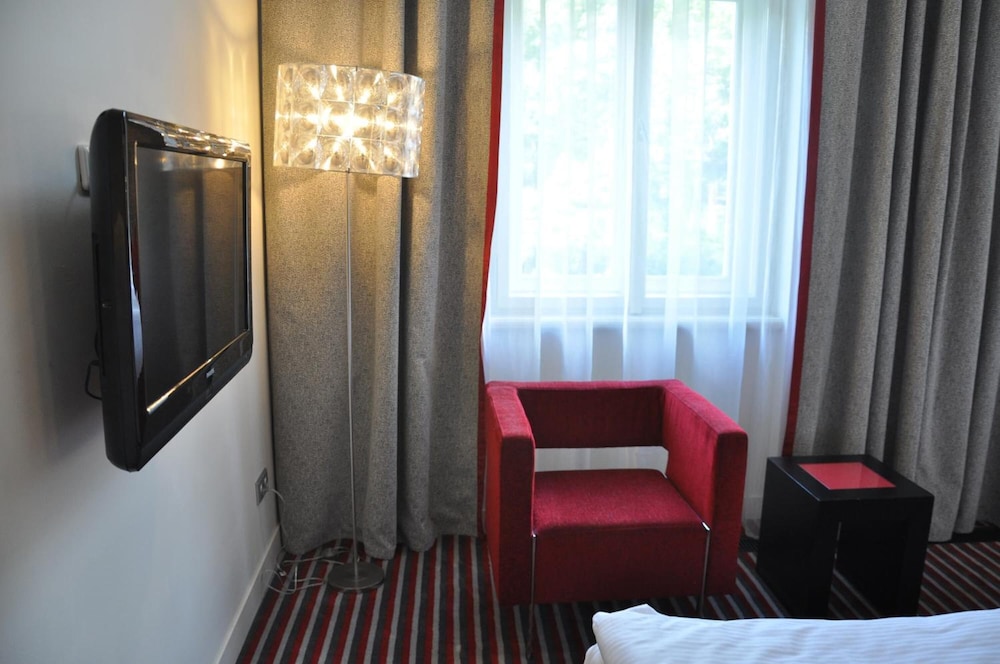 Red And Blue Design Hotel Prague 9/57
