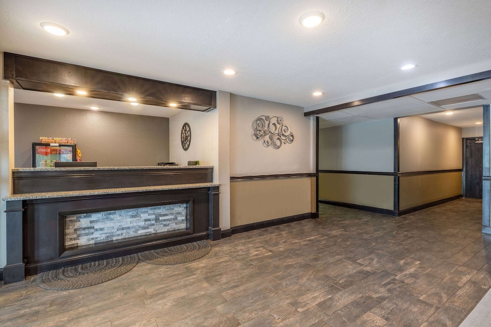Travelodge by Wyndham Brooklyn Center 5/48
