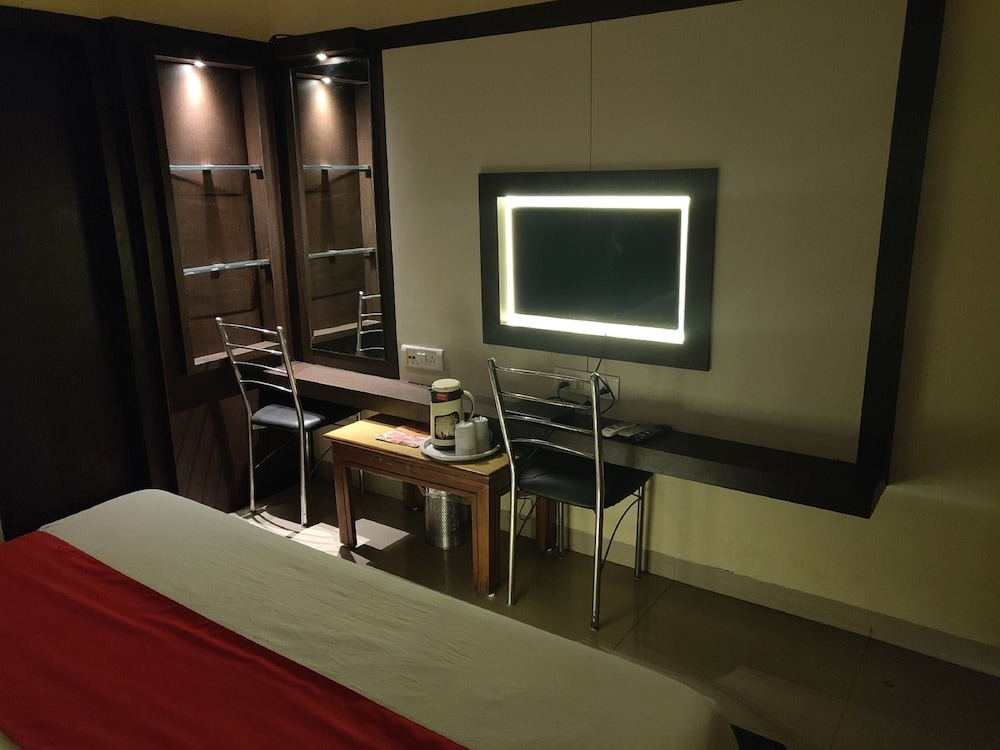 HOTEL RAHUL 17/18