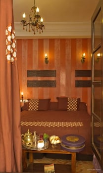 Riad Yacout 8/76