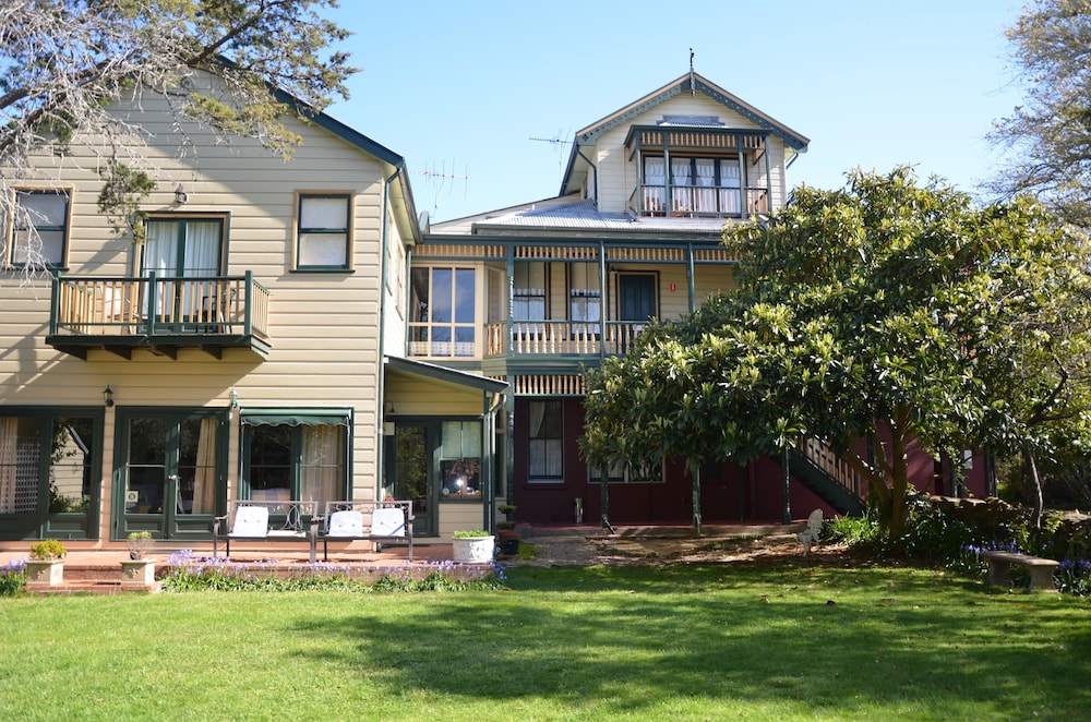LEURA HOUSE 4/65