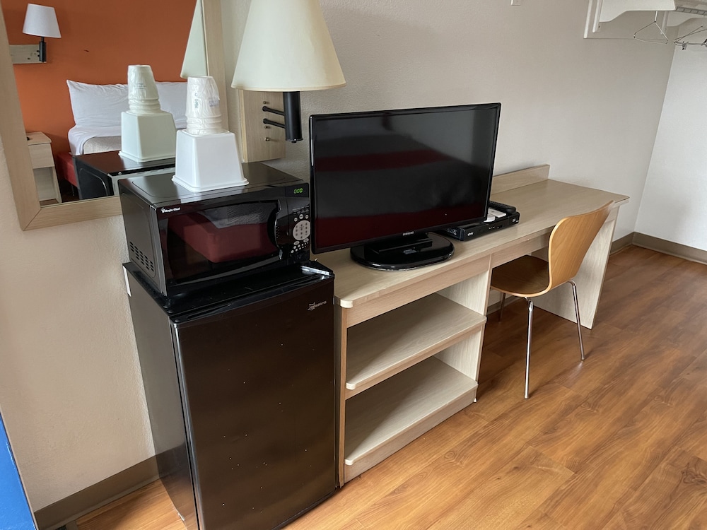 Travelodge by Wyndham Brattleboro VT 22/25
