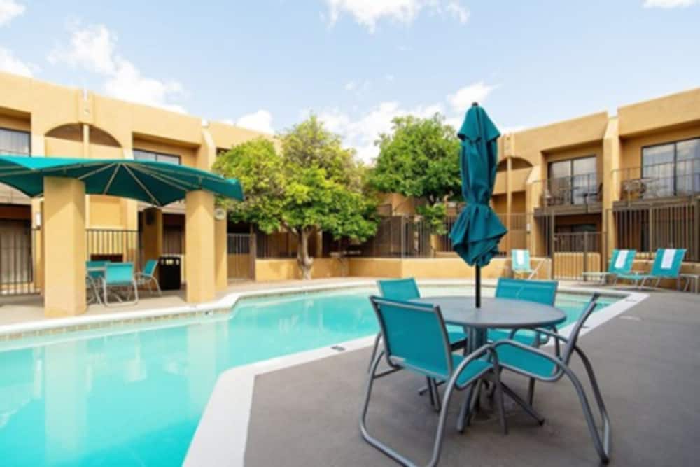 Las Palmas Hotel Tucson 37/41