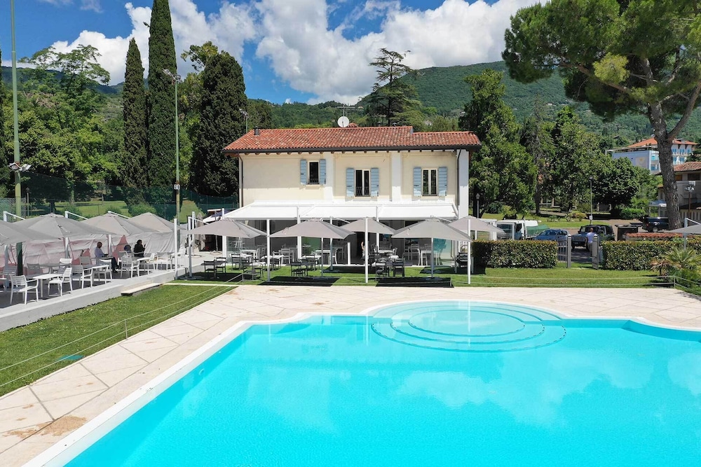 Du Lac Hotel 64/69