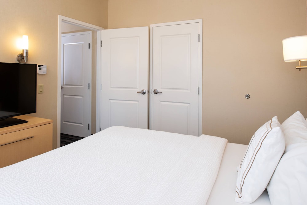 TOWNEPLACE SUITES BAKERSFIELD WEST 14/42