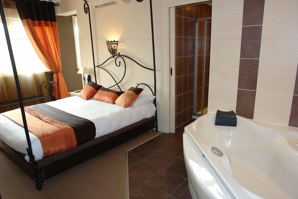 Brit Hotel Bourges L Olympia 14/54