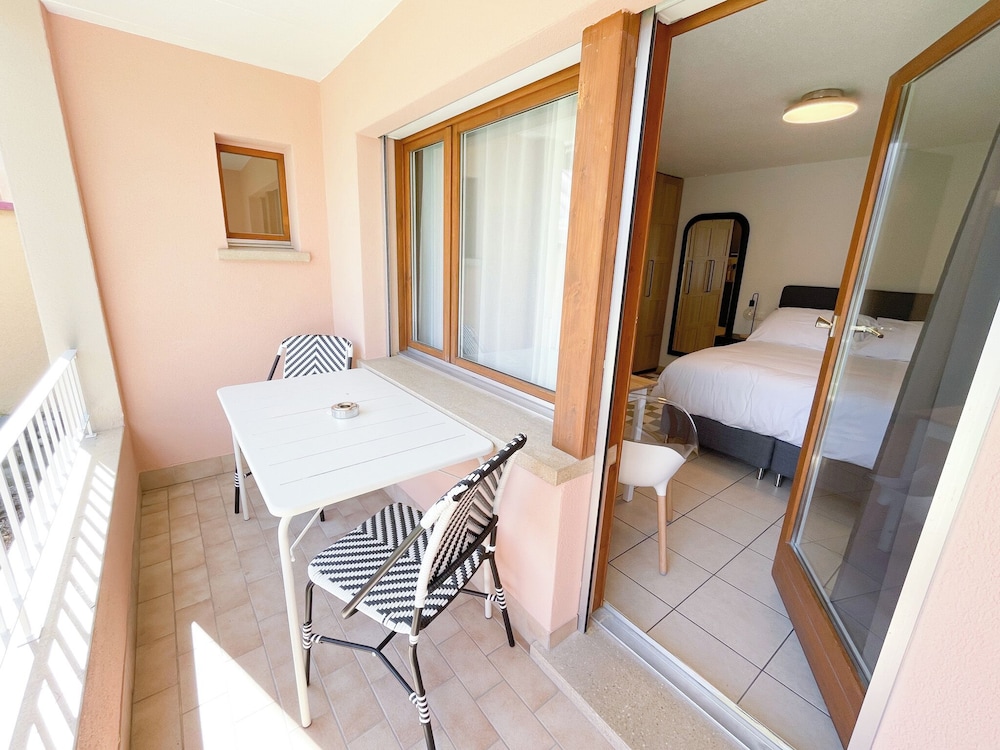 Studio, Double Bed, Les Bains de Saillon 2/4