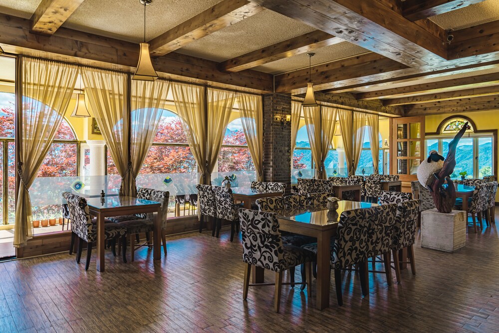 Egmont Resort 34/50